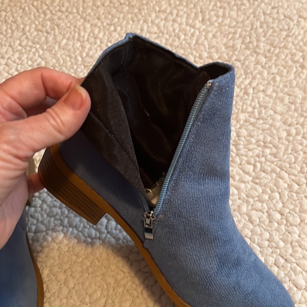 NWOT Blue Booties, Size 7.5 - Picture 8 of 11